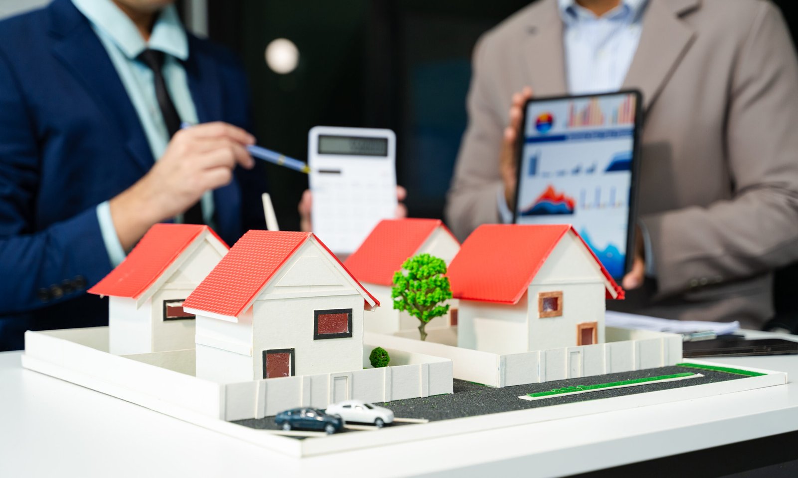 Facebook and Googls Real estate ads